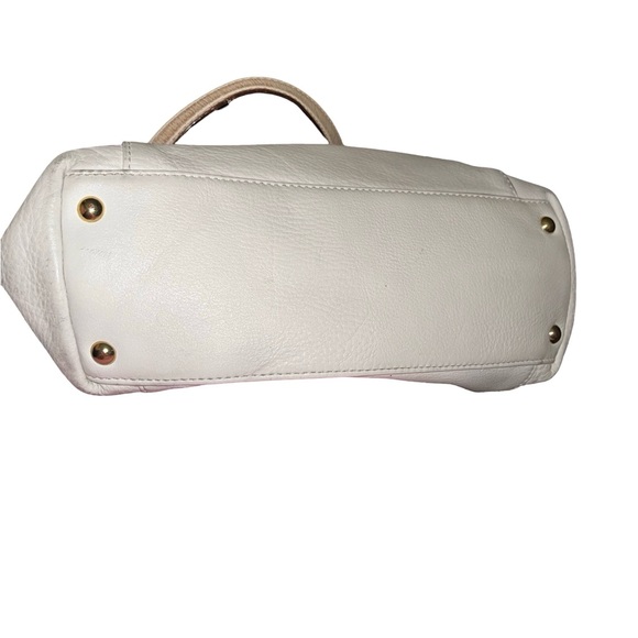 Elegant Cream Michael Kors Leather Tote Bag - Picture 5 of 10
